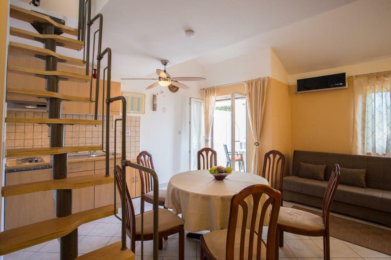 Apartment Smuljic Vrboska Exterior foto